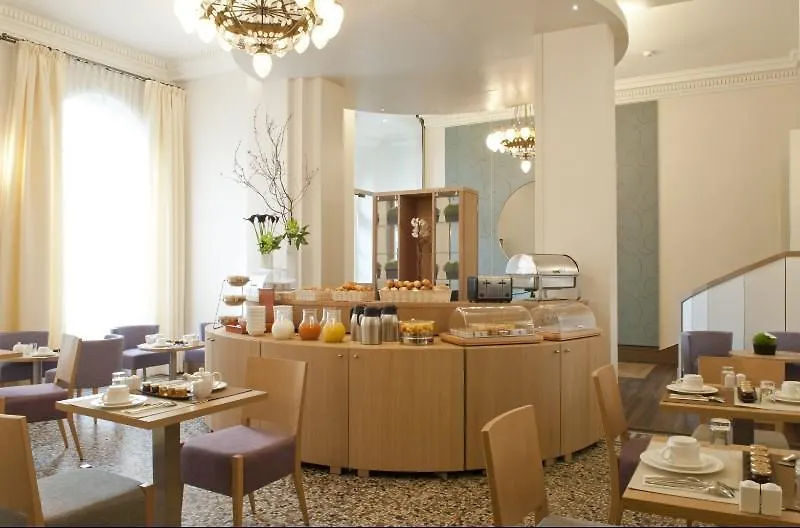 Opera Hotel 4*